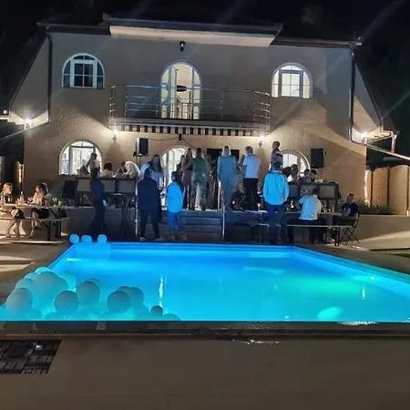 Villa Vila Miona *